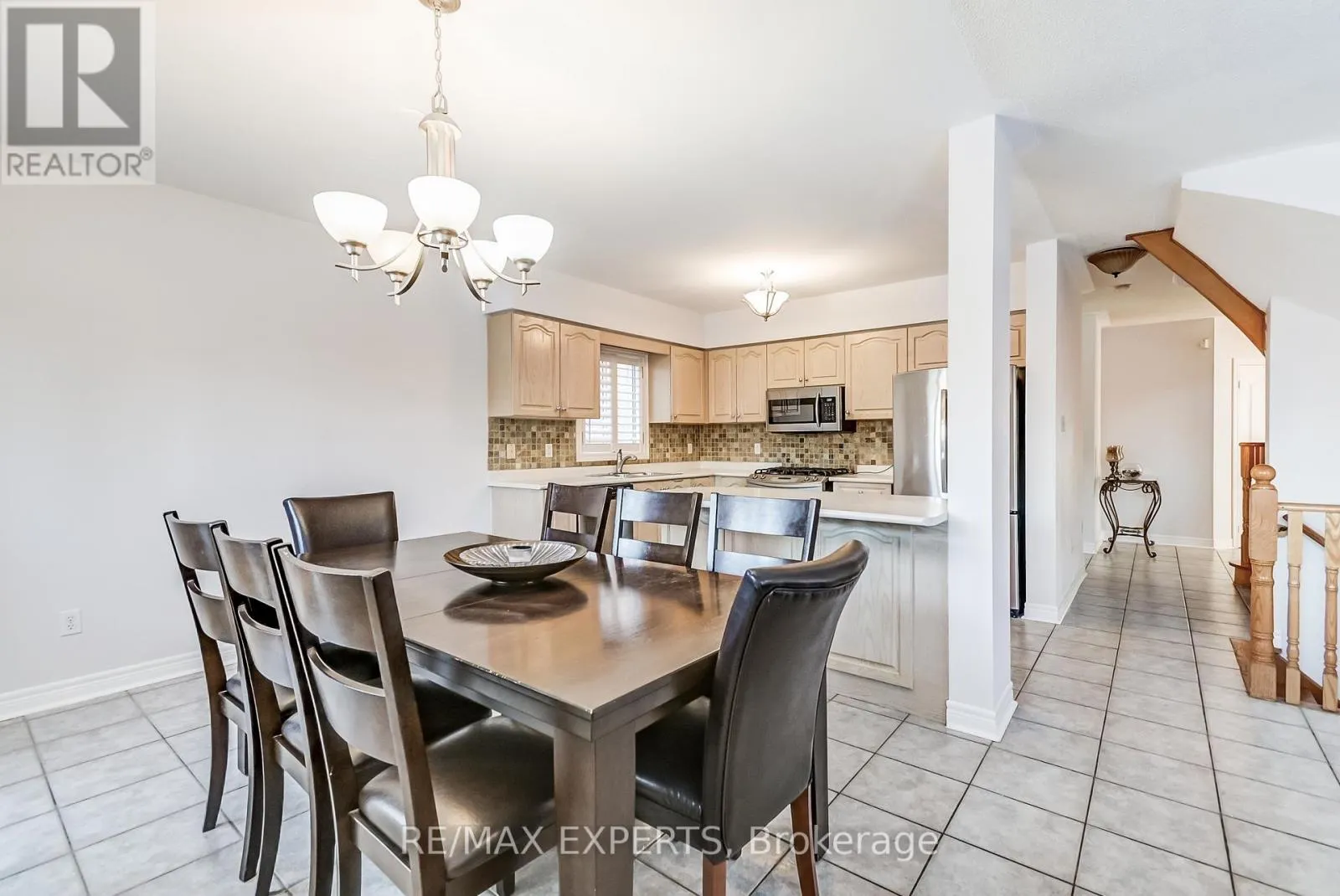 8 PINE HOLLOW CRESCENT