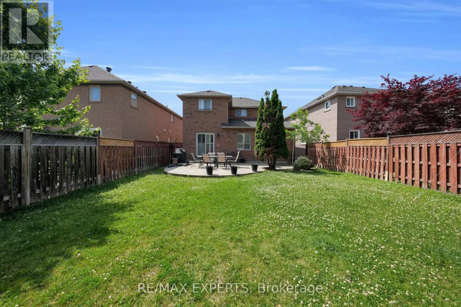 8 PINE HOLLOW CRESCENT
