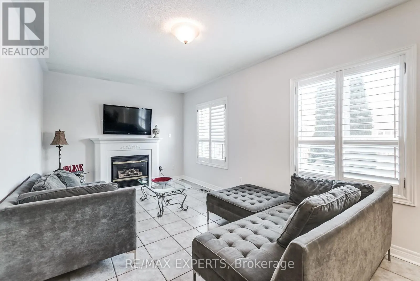 8 PINE HOLLOW CRESCENT