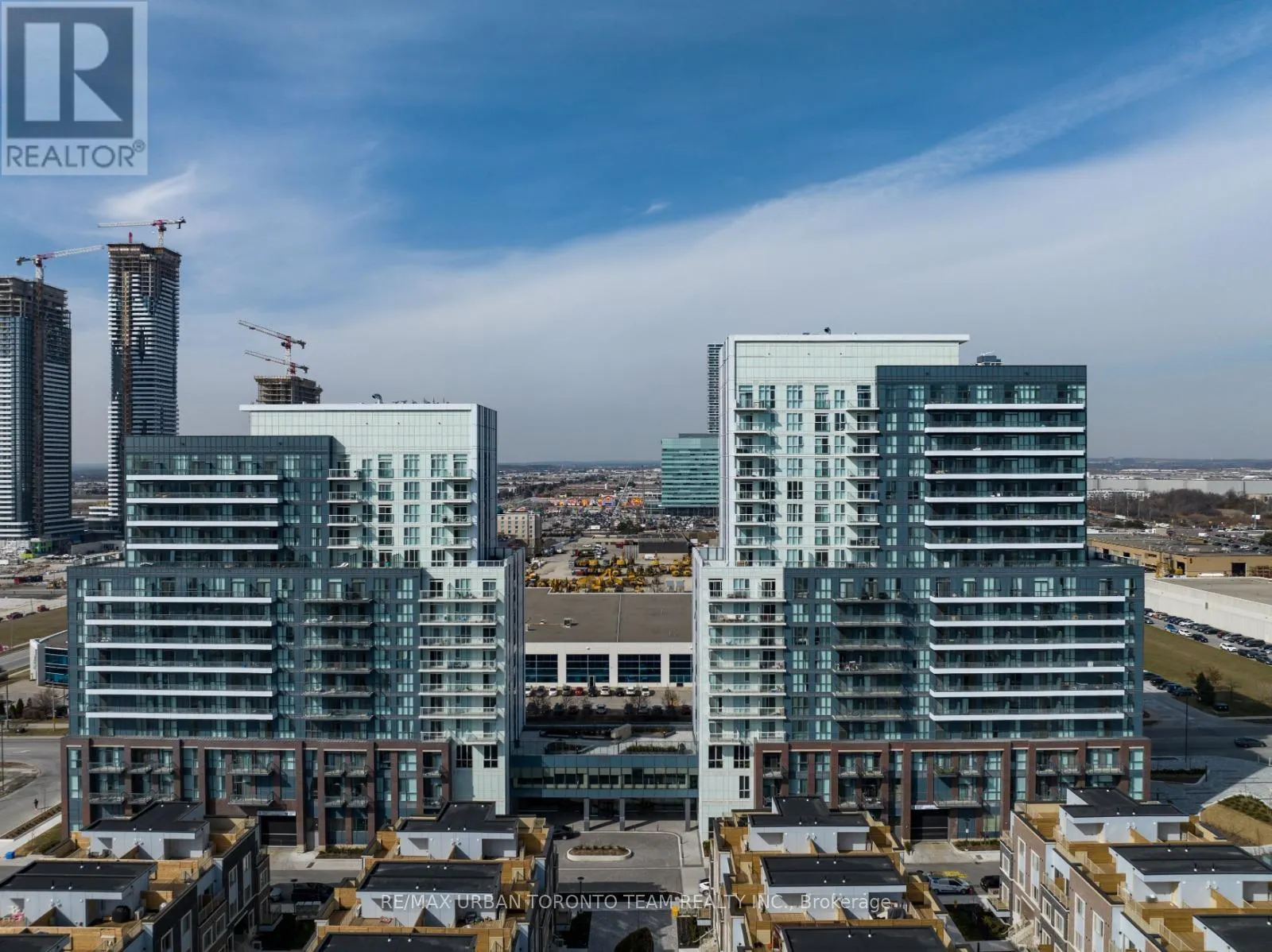 208 - 10 HONEYCRISP CRESCENT