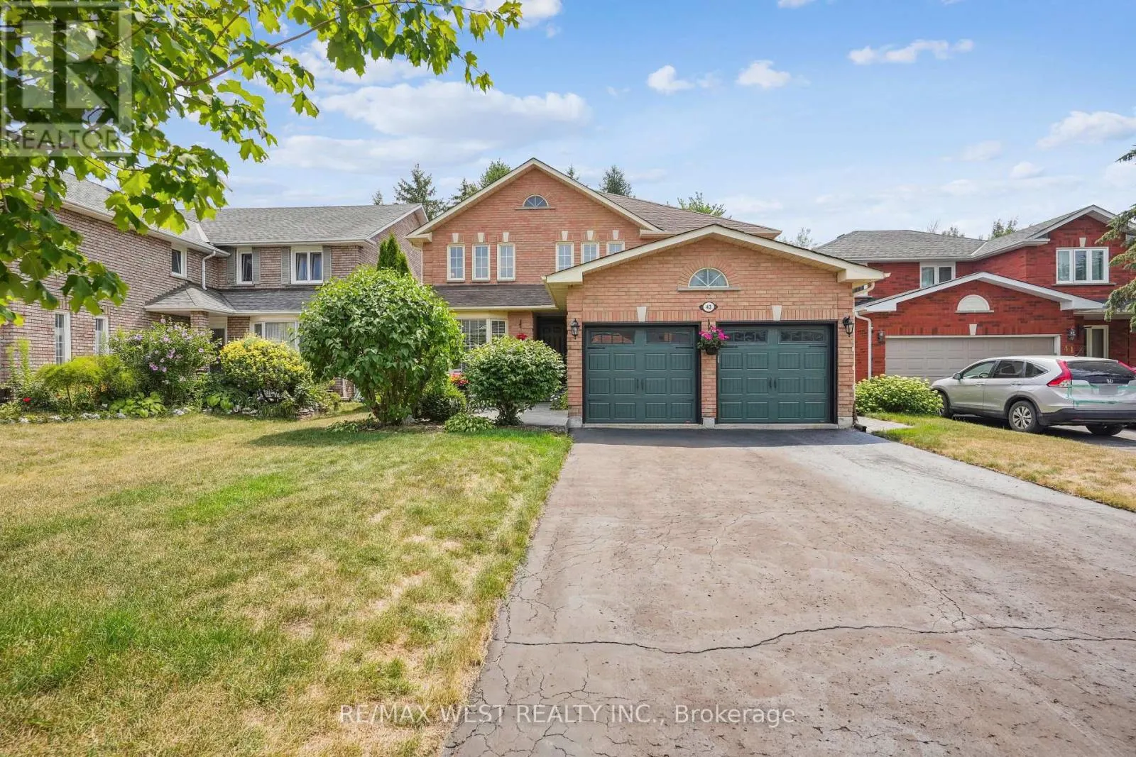 43 SUMMITCREST DRIVE