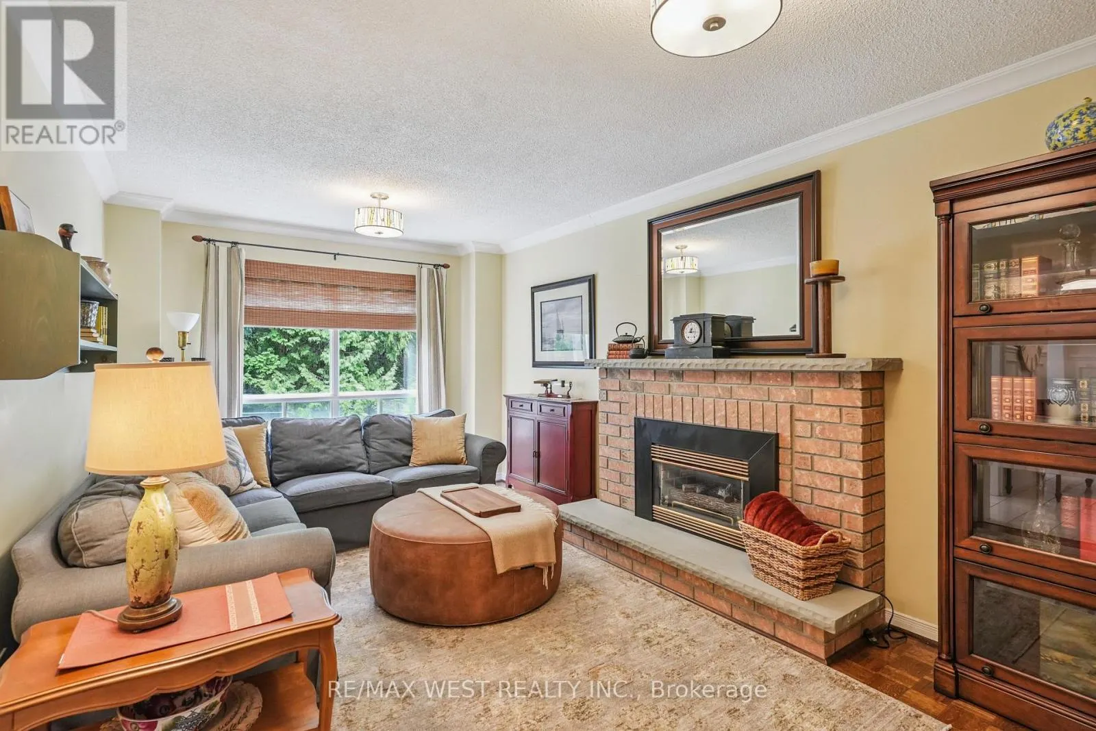 43 SUMMITCREST DRIVE