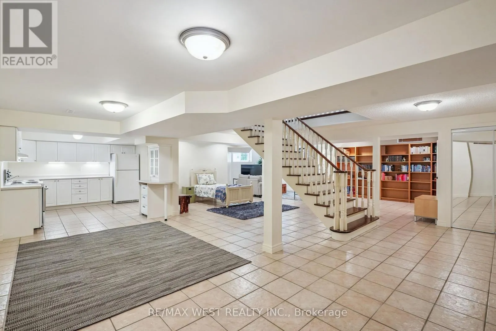 43 SUMMITCREST DRIVE