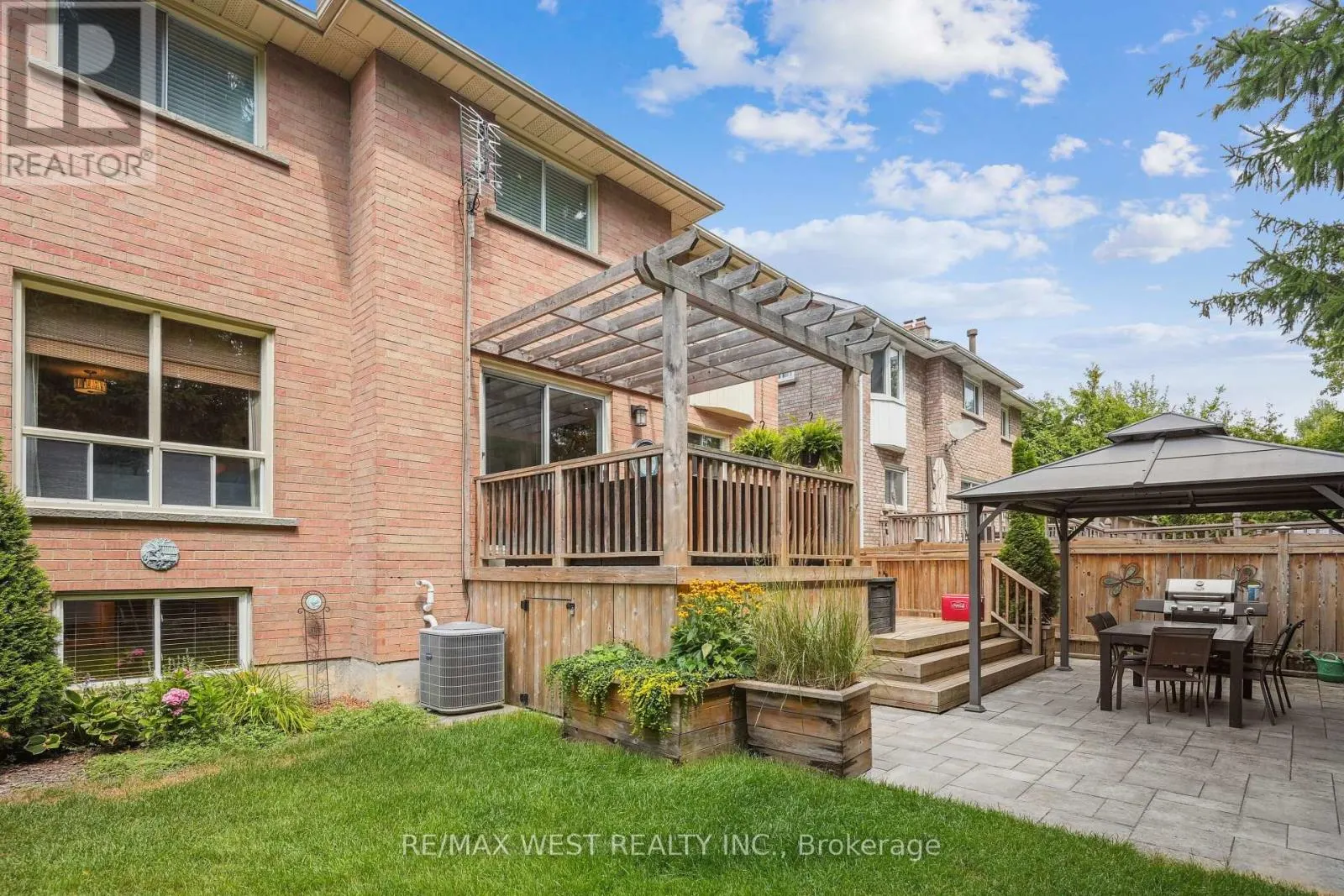 43 SUMMITCREST DRIVE