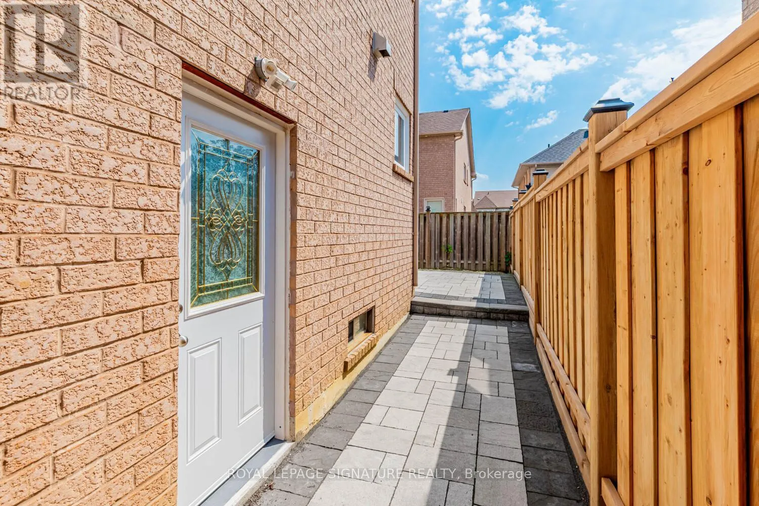 5 SANDCHERRY AVENUE