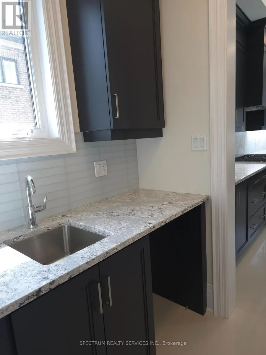 10 ADARIO CRESCENT