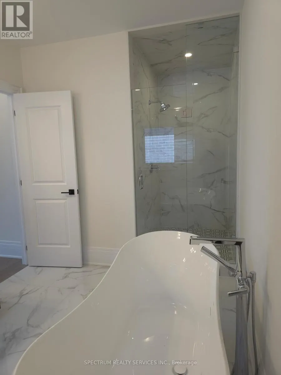 10 ADARIO CRESCENT