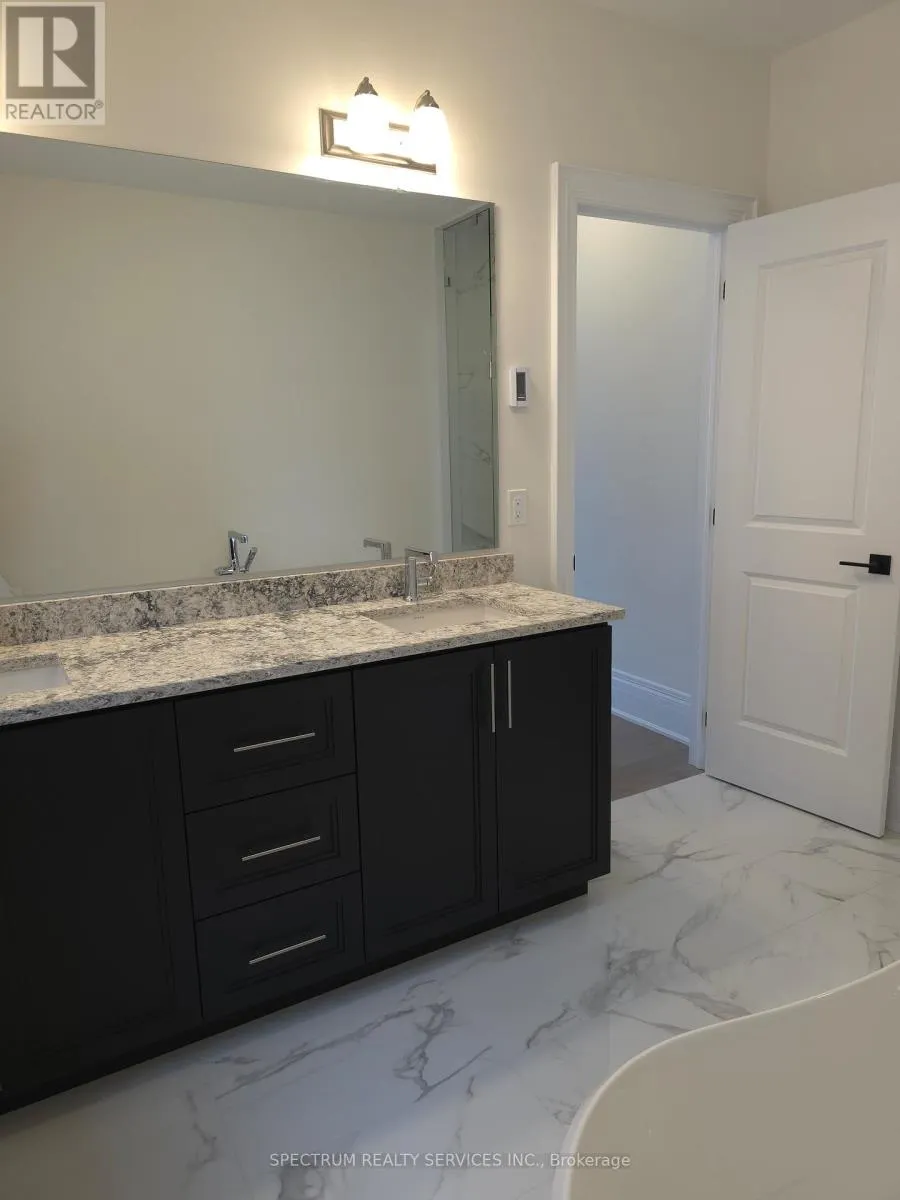 10 ADARIO CRESCENT