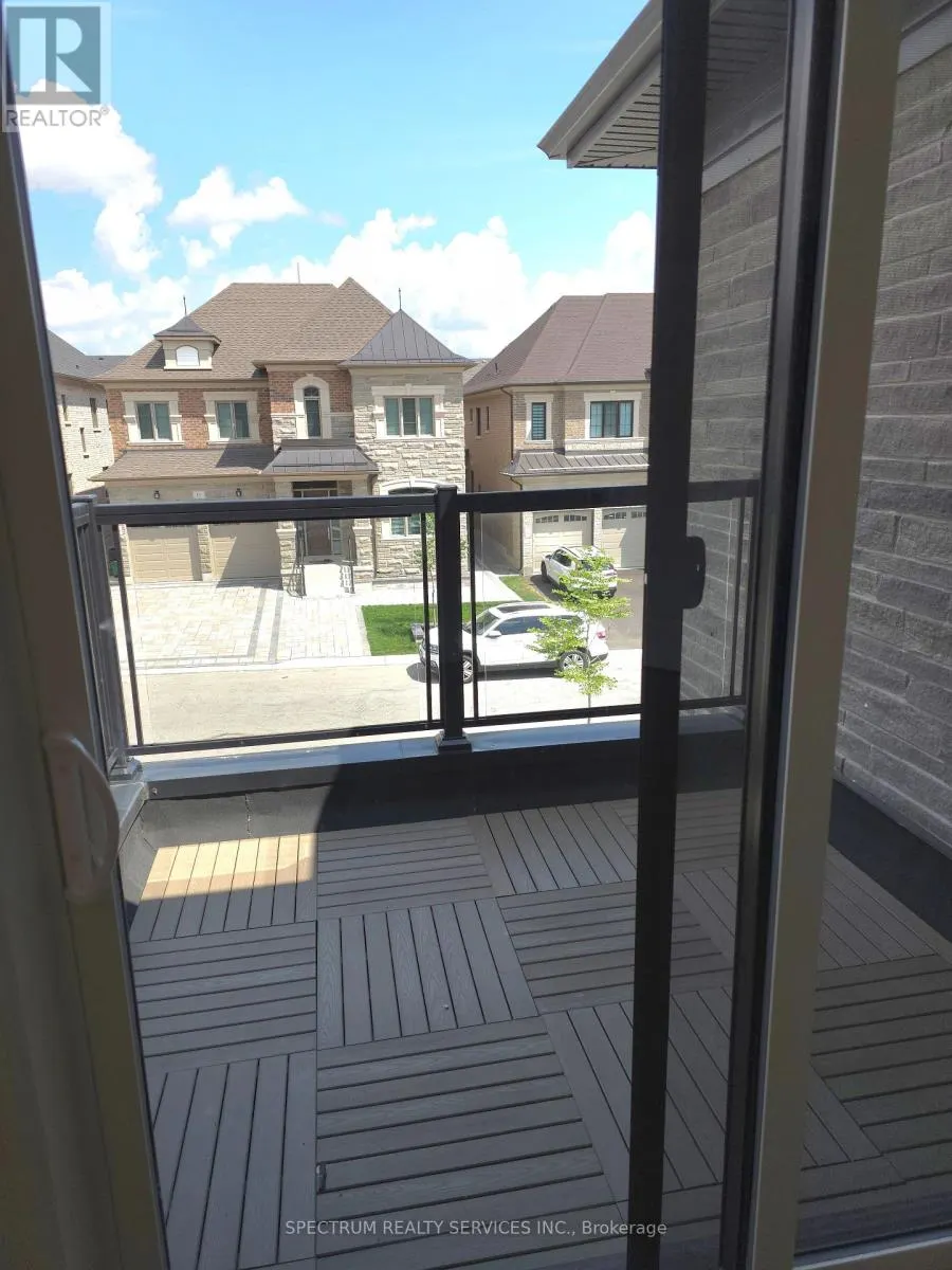 10 ADARIO CRESCENT