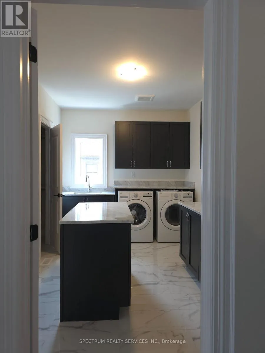 10 ADARIO CRESCENT