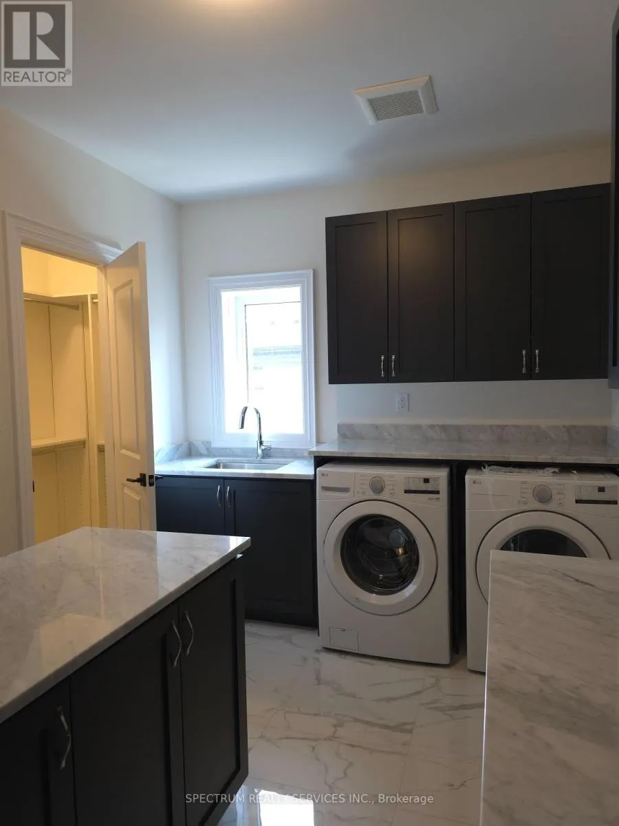 10 ADARIO CRESCENT