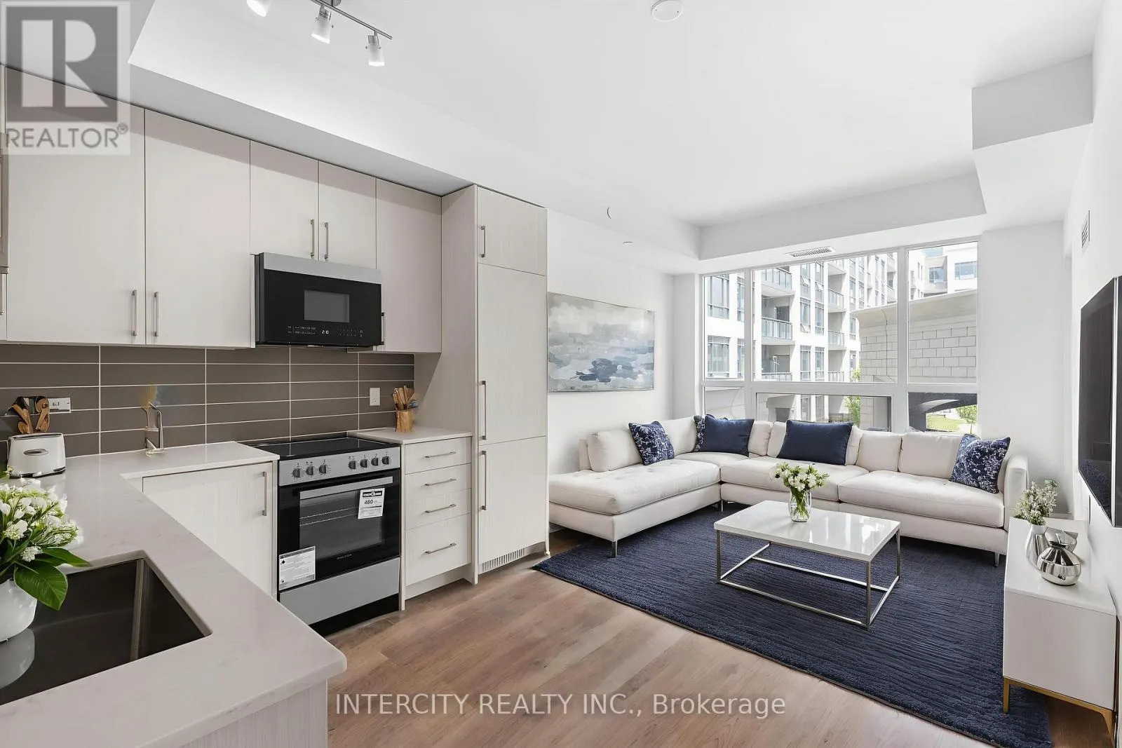 213 - 2075 KING ROAD