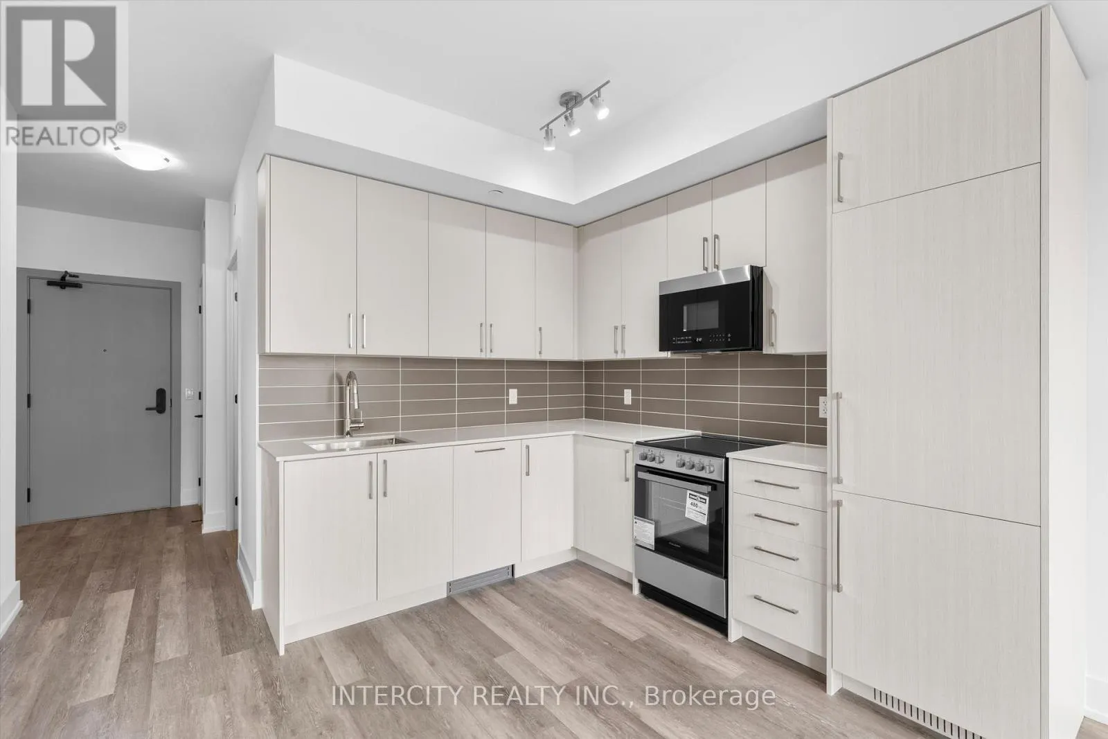 213 - 2075 KING ROAD