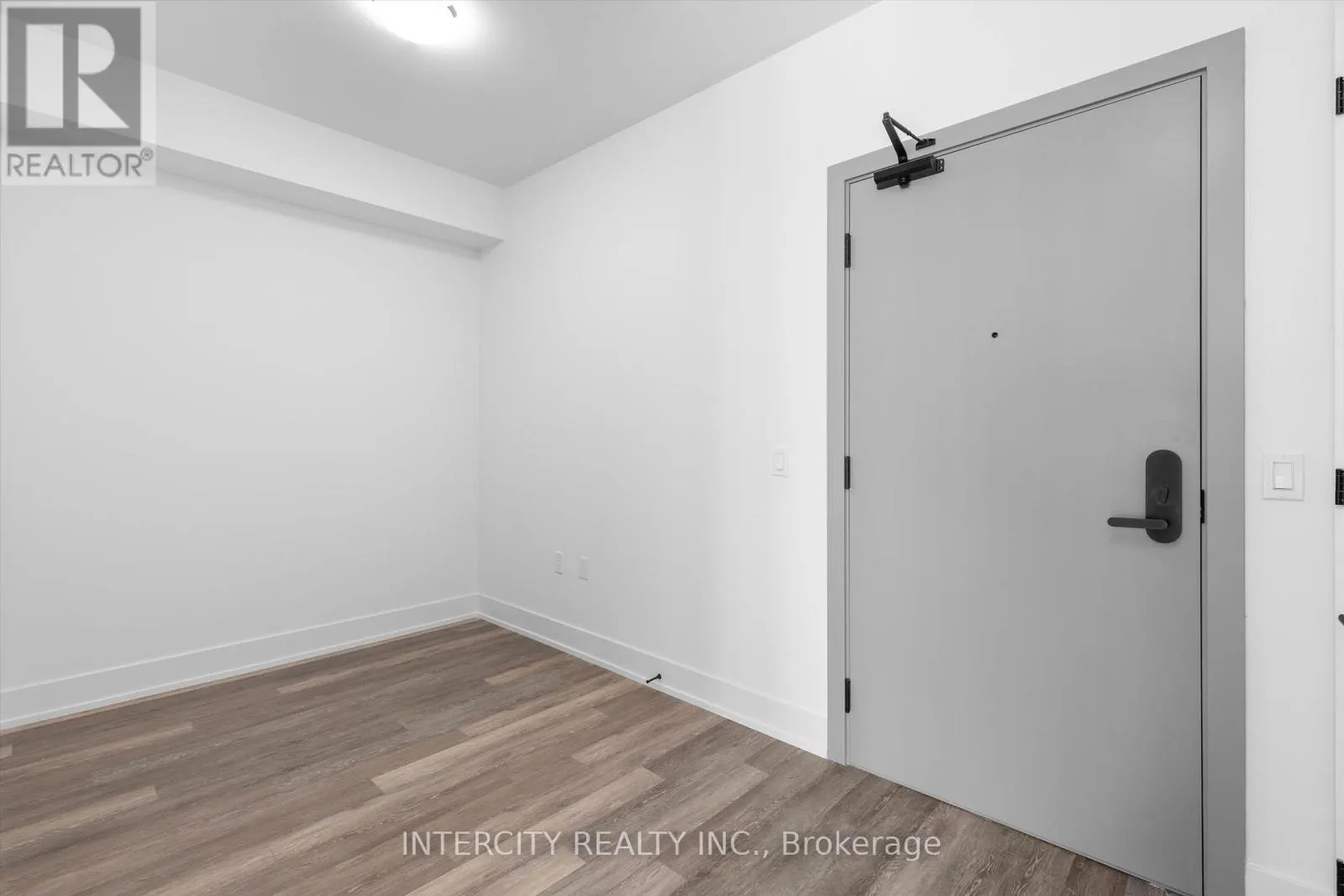 213 - 2075 KING ROAD