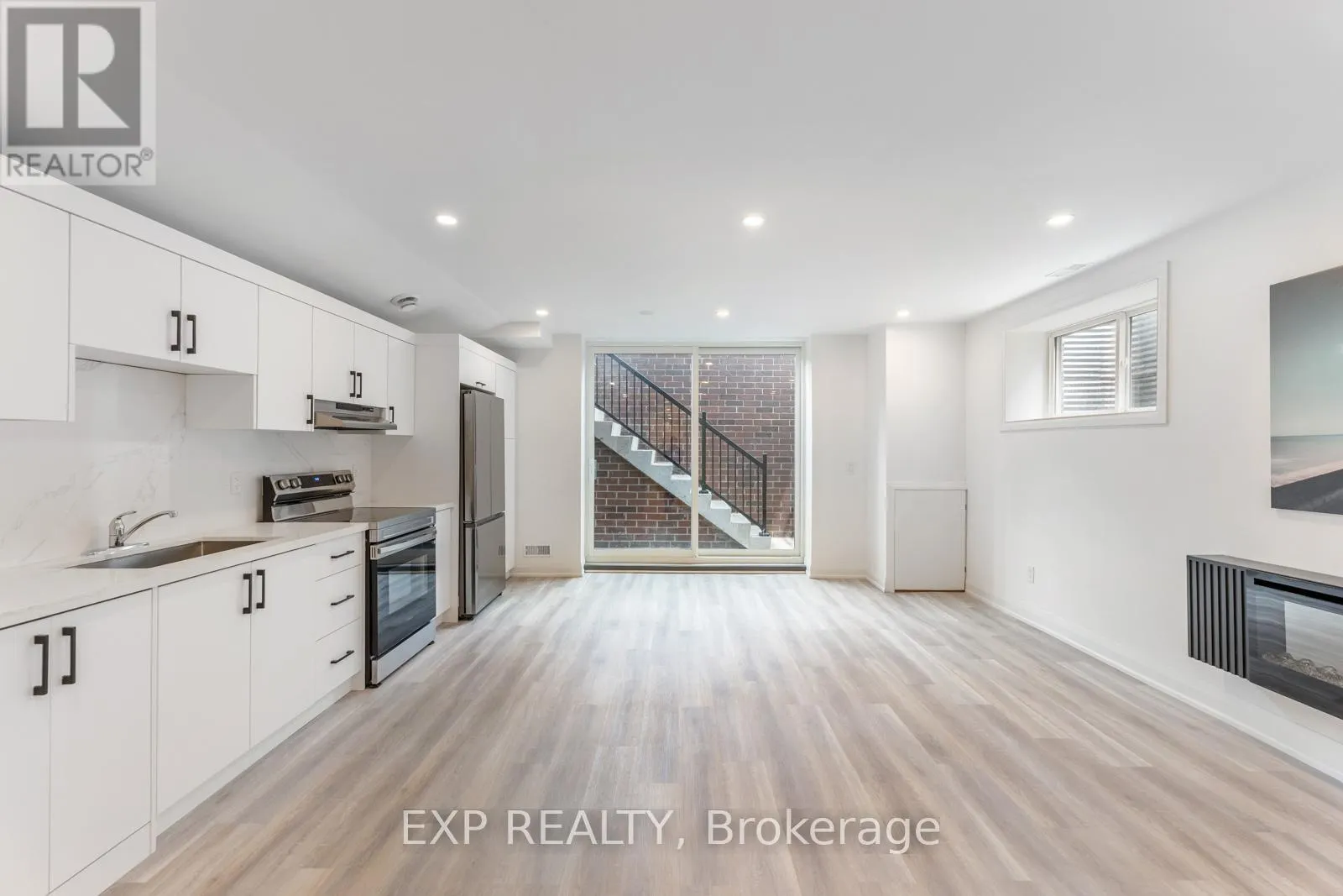 271 MAIN STREET N