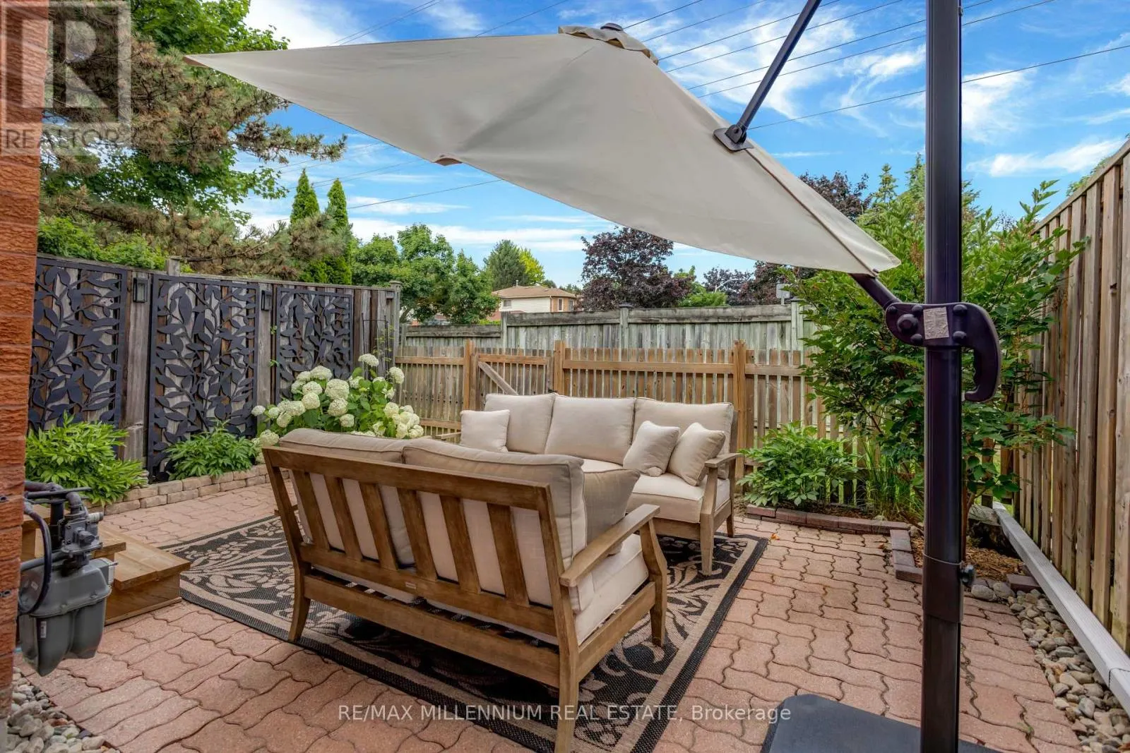 24 - 302 WILKES COURT N