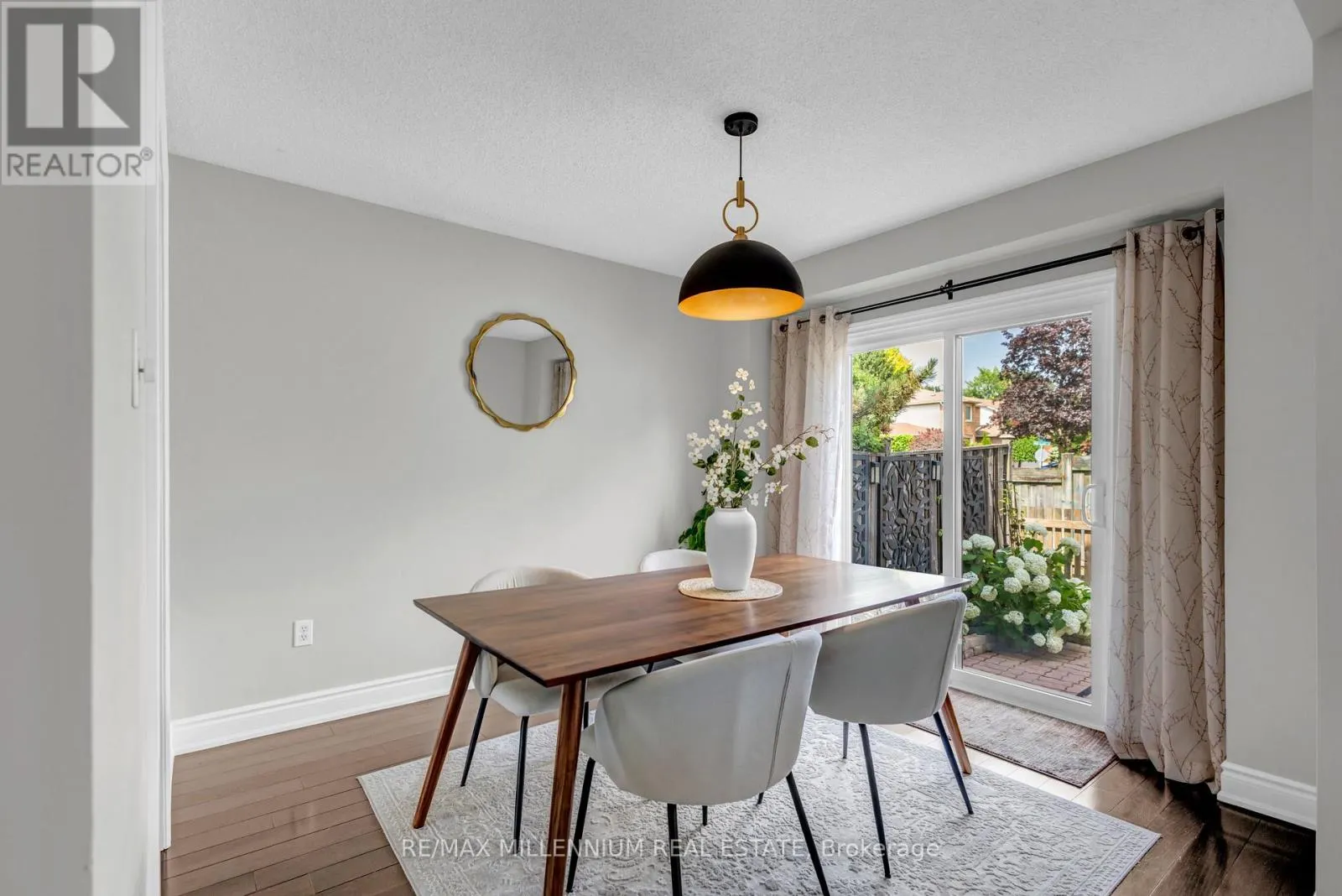 24 - 302 WILKES COURT N
