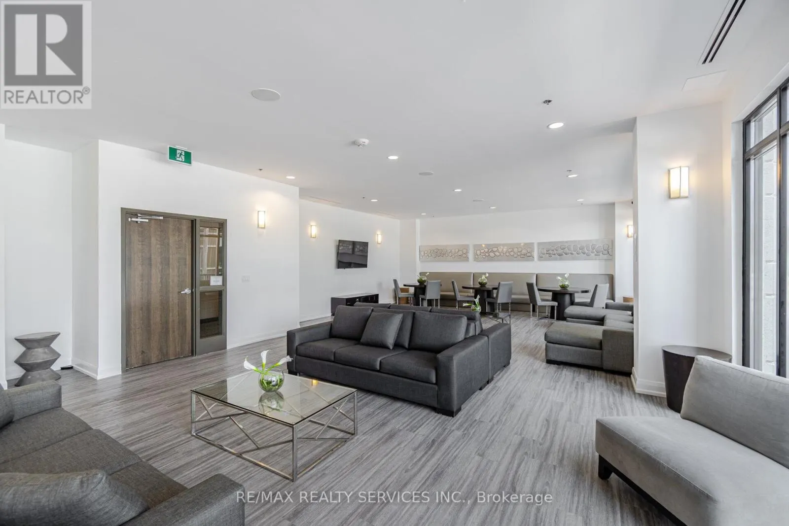 2902 - 2900 HIGHWAY 7 ROAD