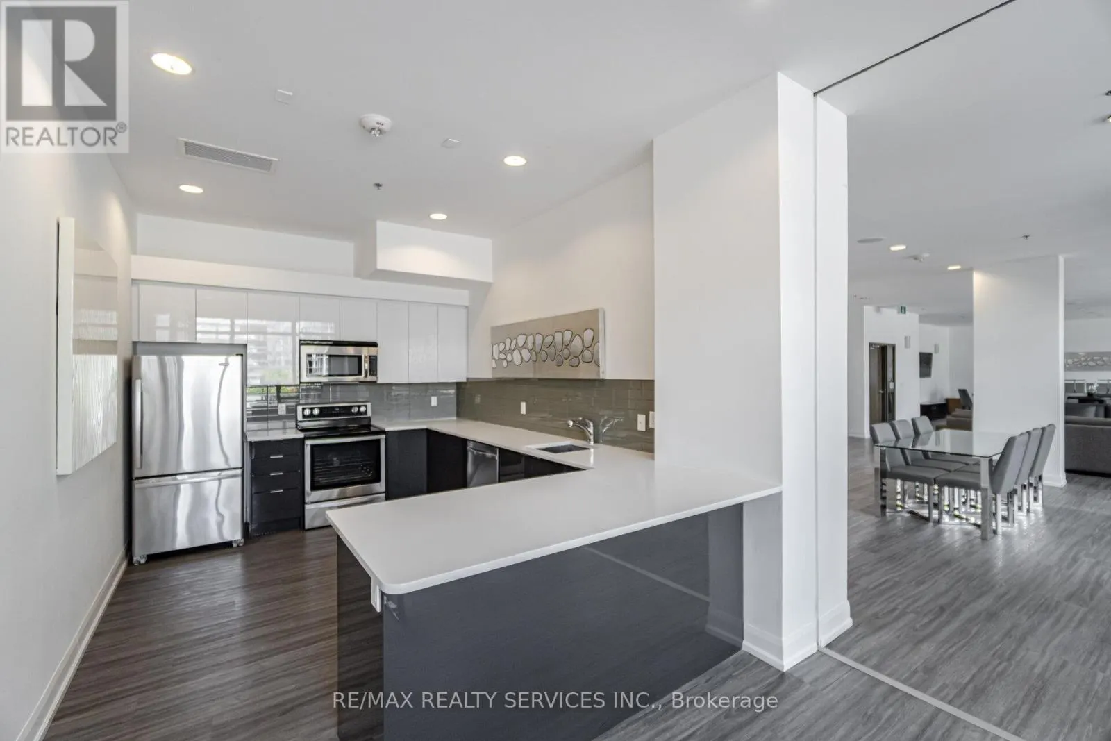 2902 - 2900 HIGHWAY 7 ROAD