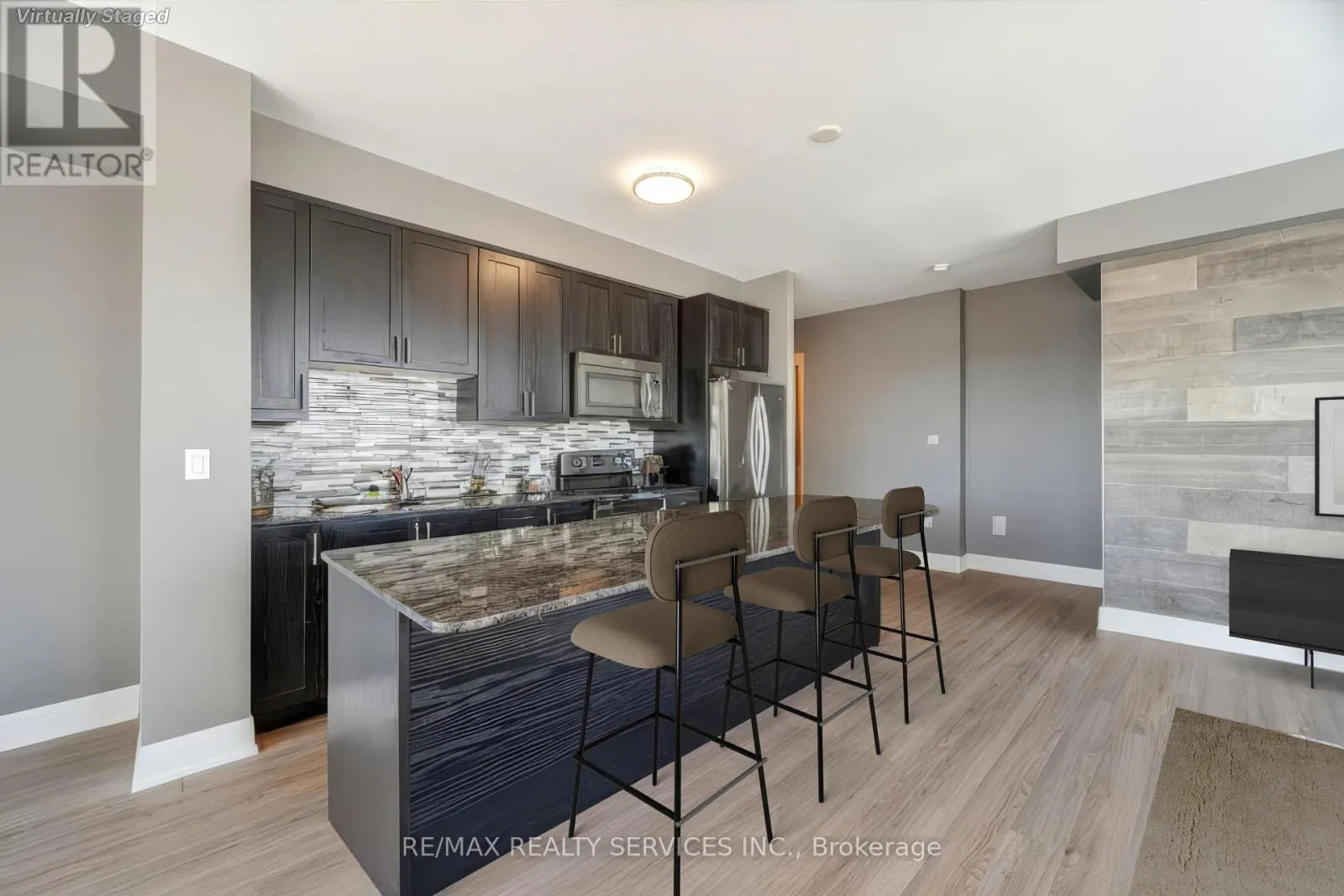 2902 - 2900 HIGHWAY 7 ROAD