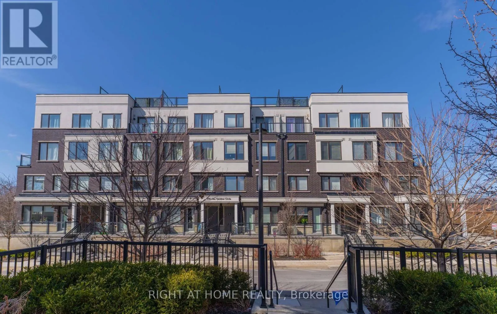 34 - 200 ALEX GARDNER CIRCLE