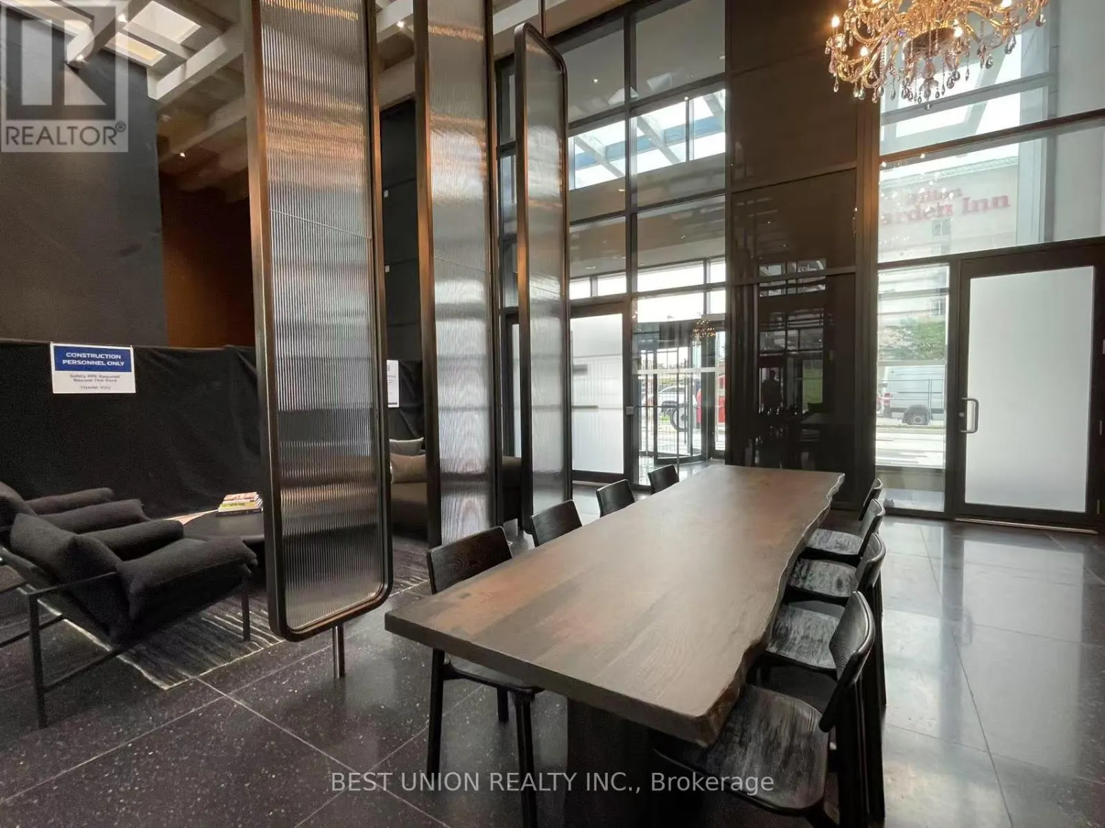 2802 - 28 INTERCHANGE WAY