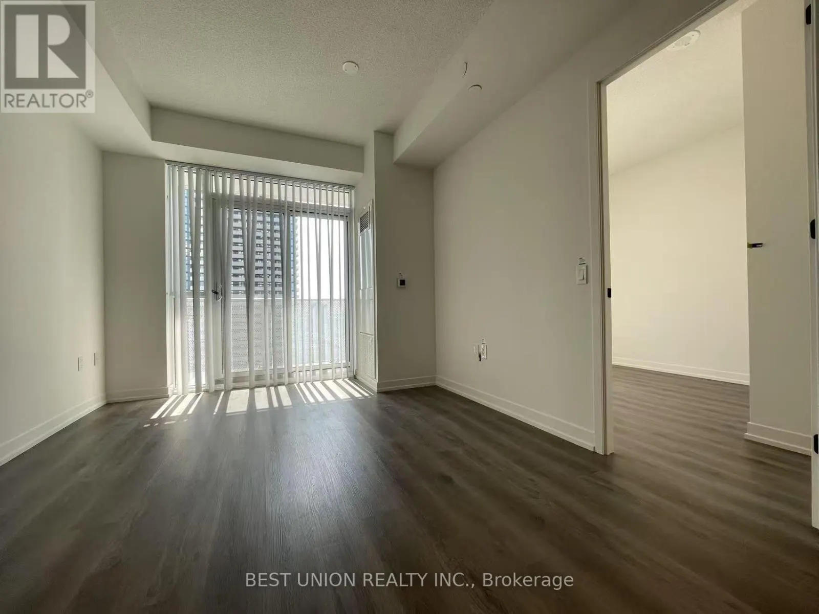 2802 - 28 INTERCHANGE WAY