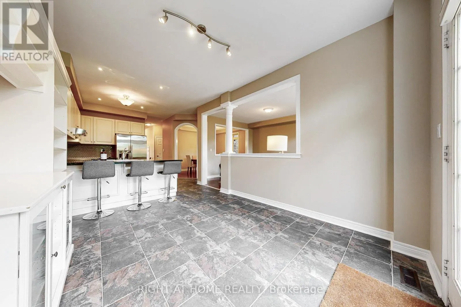 41 - 280 PARADELLE DRIVE