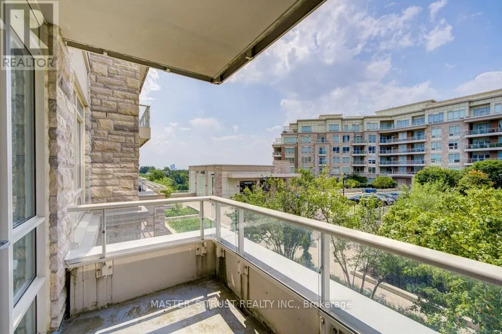 307 - 15 STOLLERY POND CRESCENT