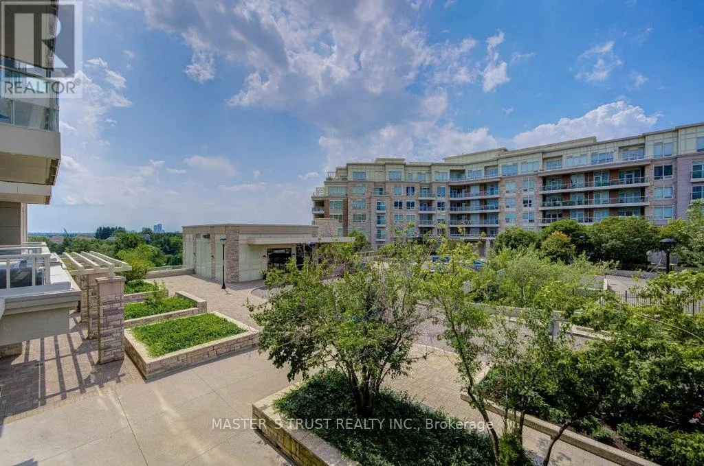 307 - 15 STOLLERY POND CRESCENT