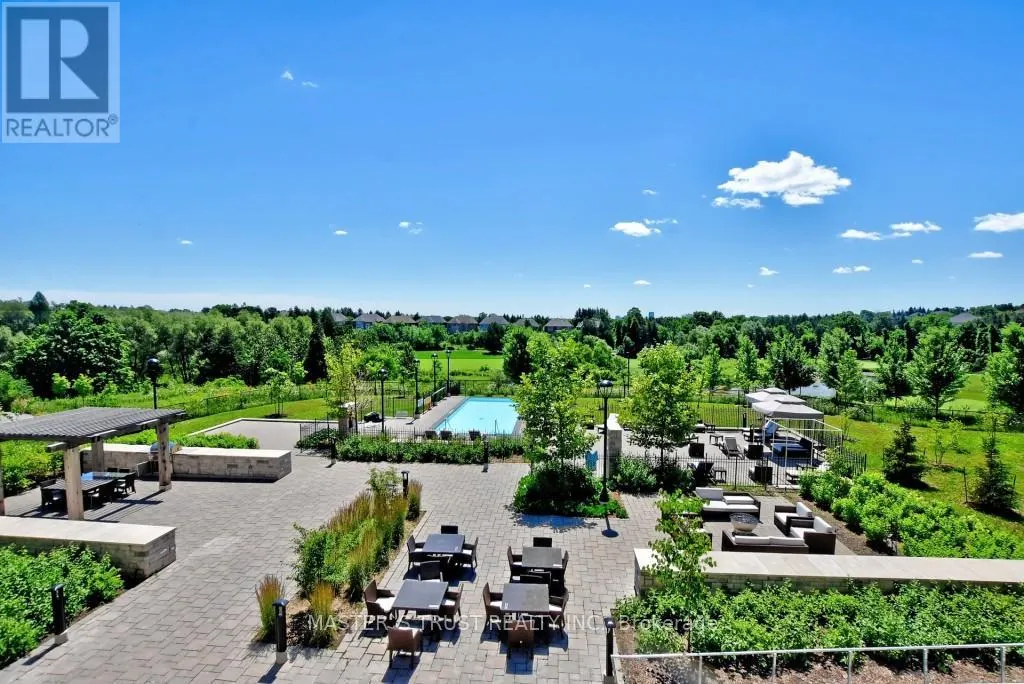 307 - 15 STOLLERY POND CRESCENT