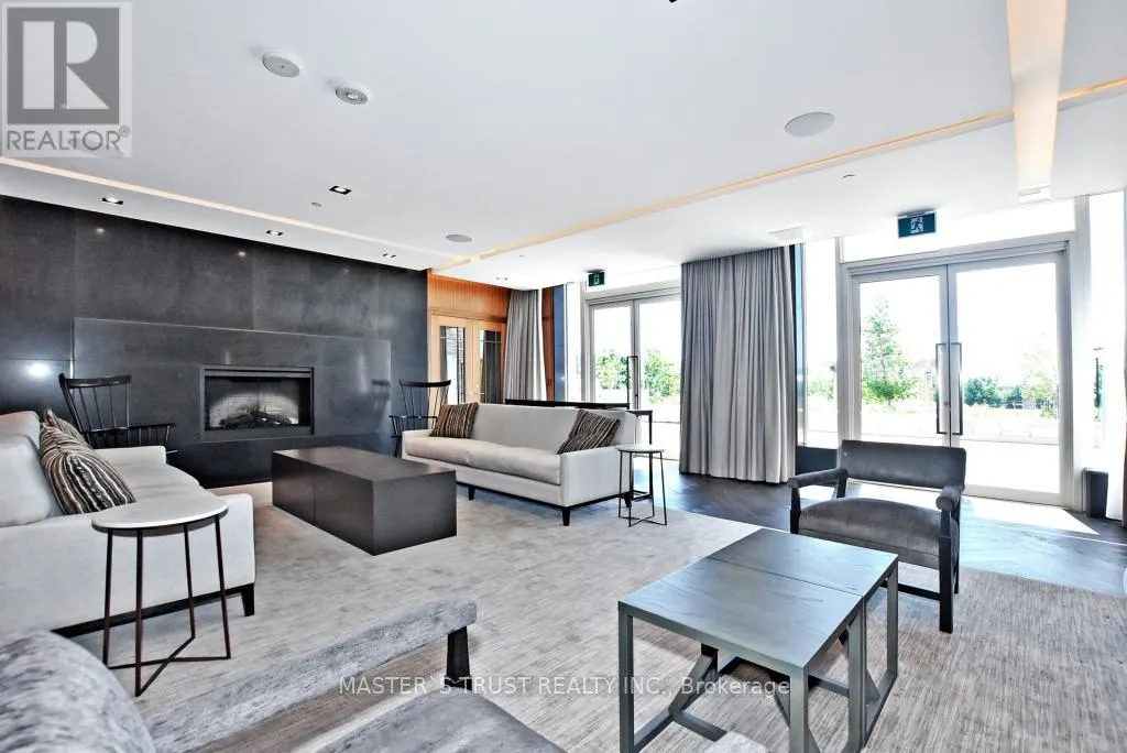 307 - 15 STOLLERY POND CRESCENT