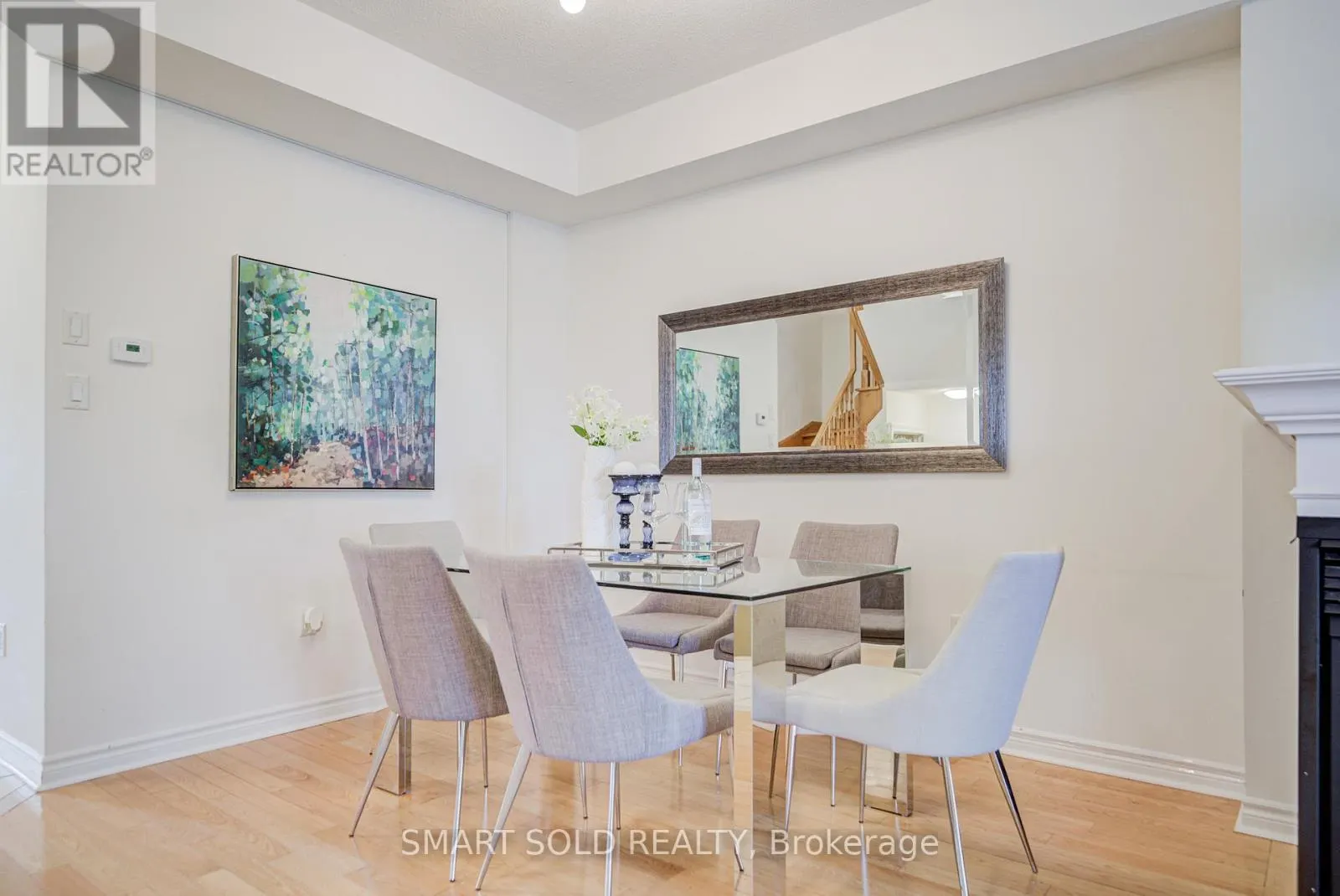 4 THORNHILL WOODS DRIVE