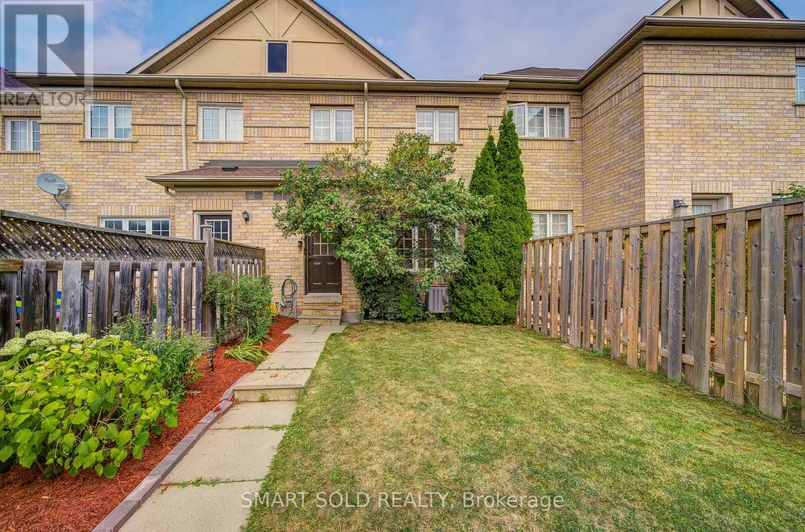 4 THORNHILL WOODS DRIVE
