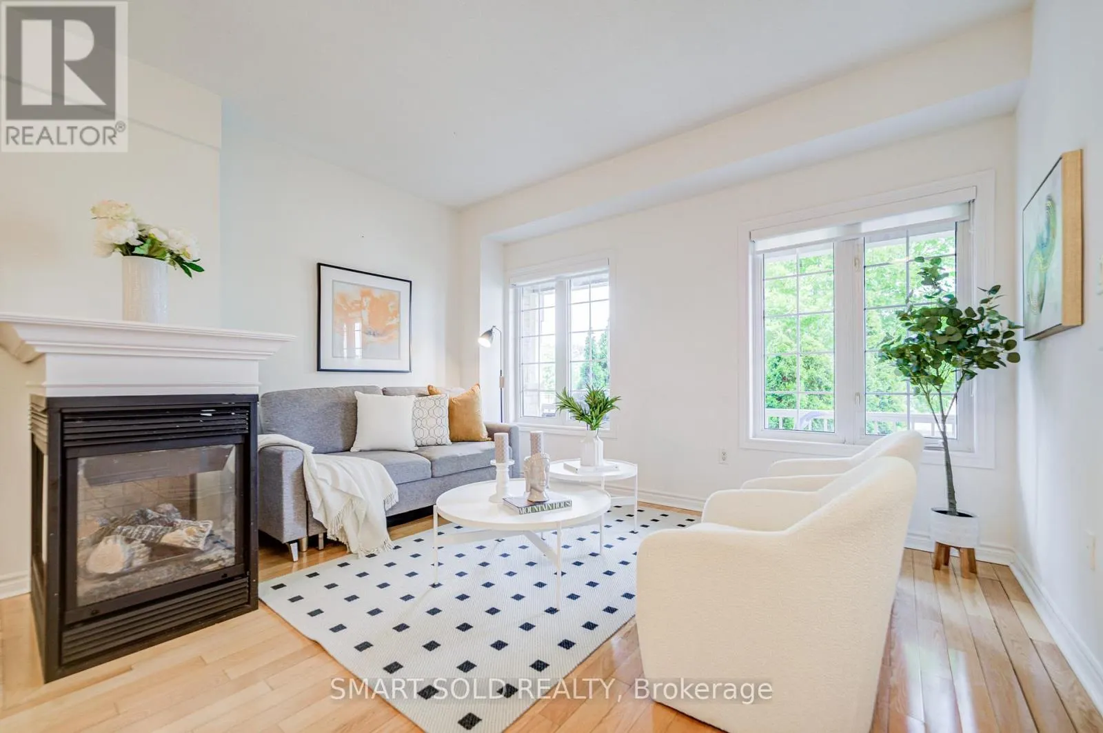 4 THORNHILL WOODS DRIVE