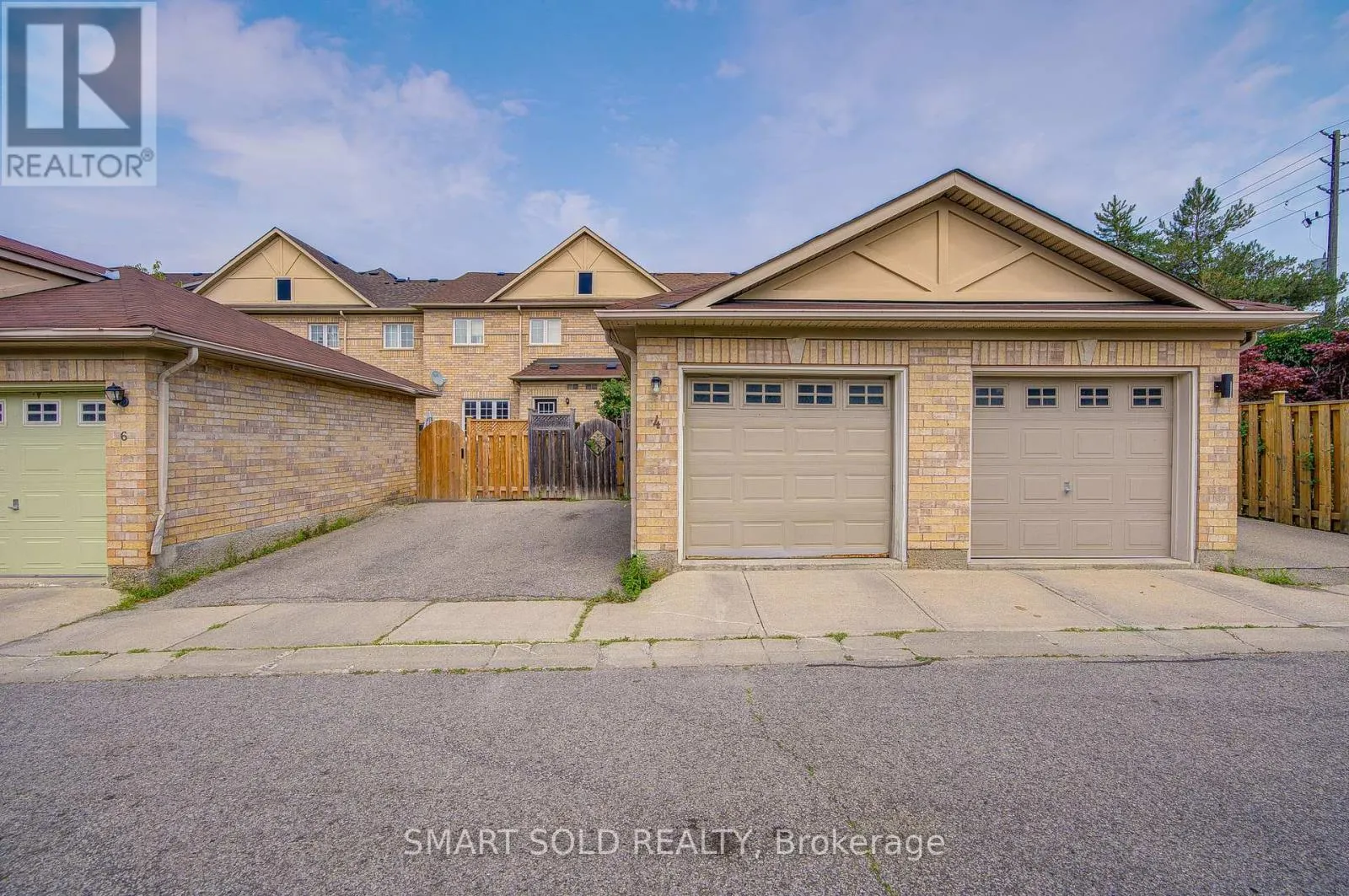 4 THORNHILL WOODS DRIVE