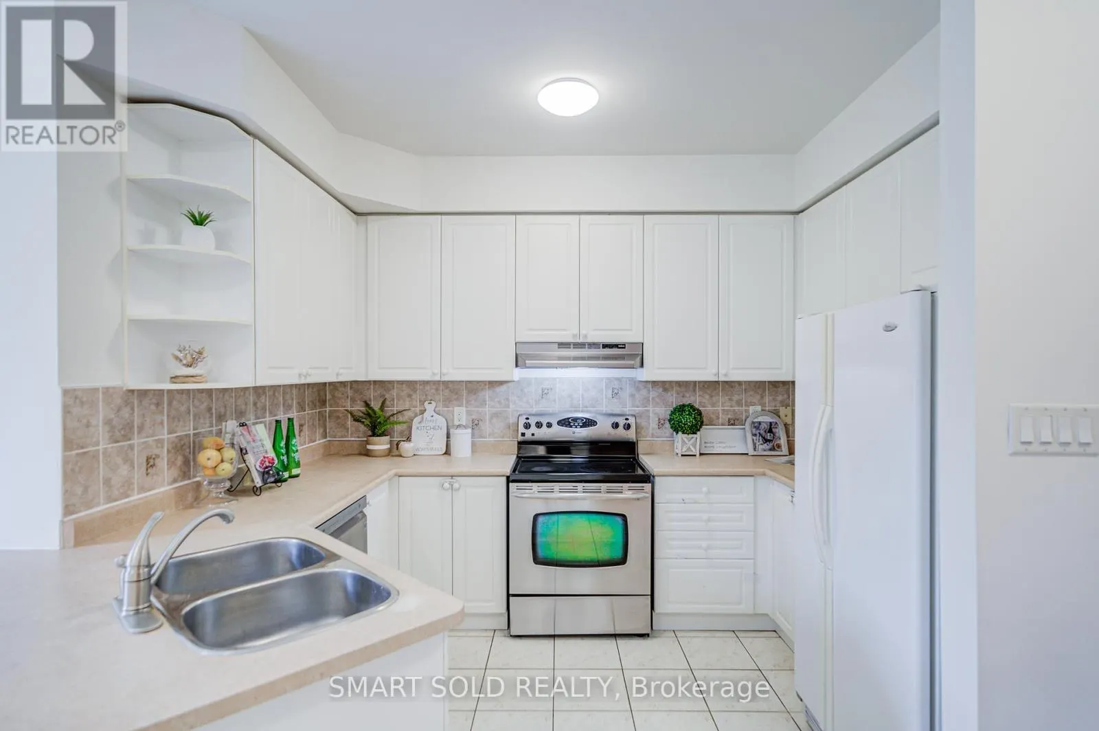 4 THORNHILL WOODS DRIVE