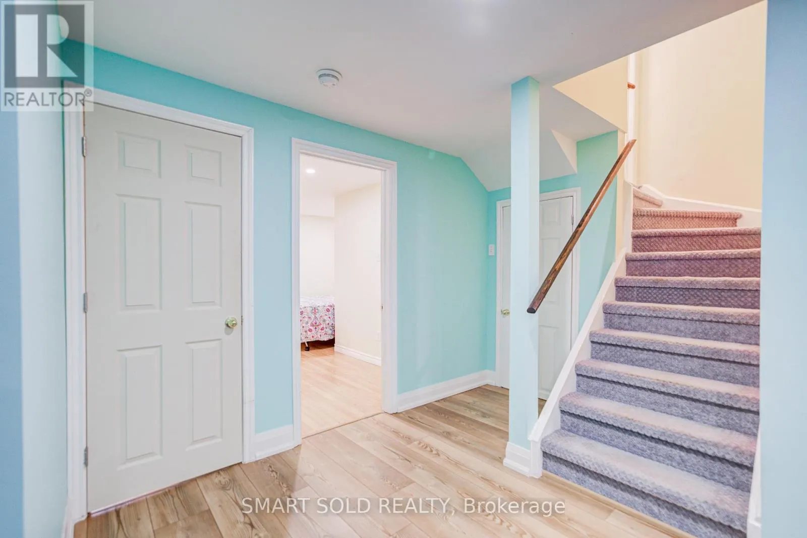 4 THORNHILL WOODS DRIVE