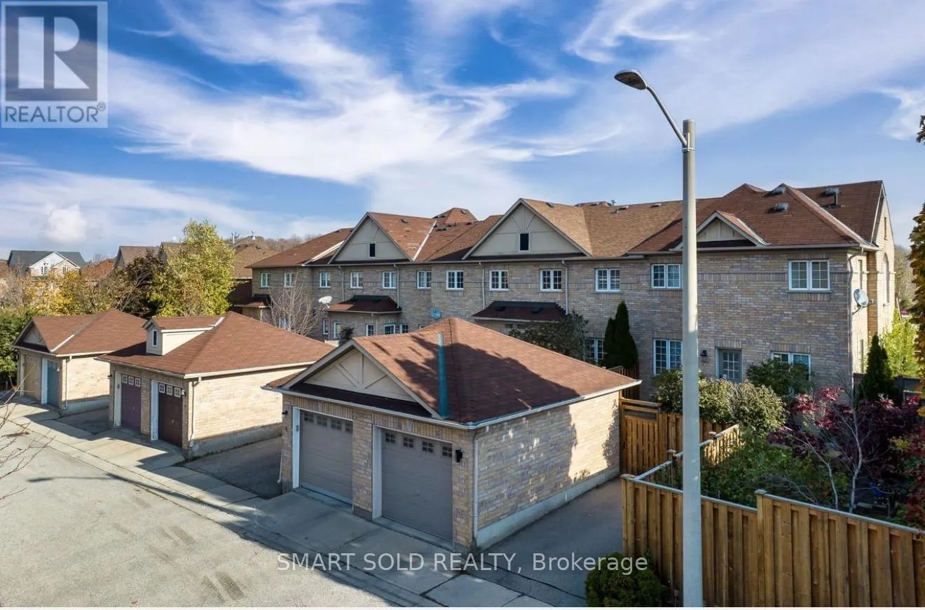 4 THORNHILL WOODS DRIVE