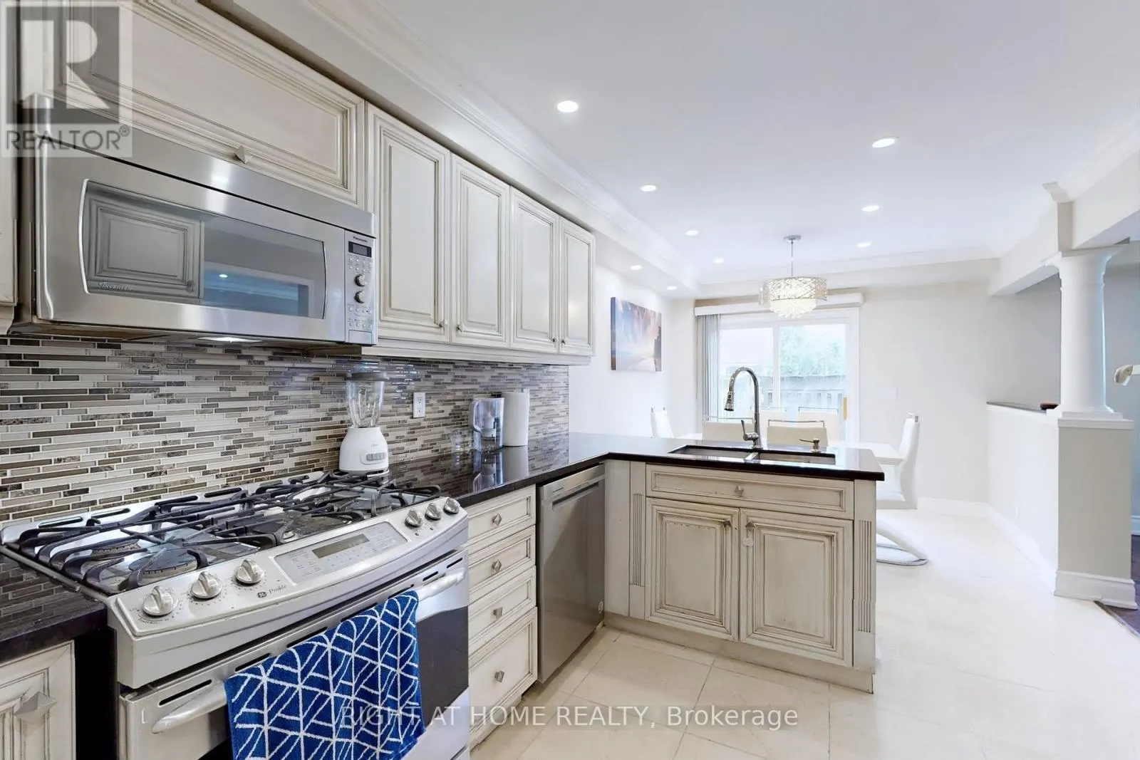UPPER - 30 CASABEL DRIVE