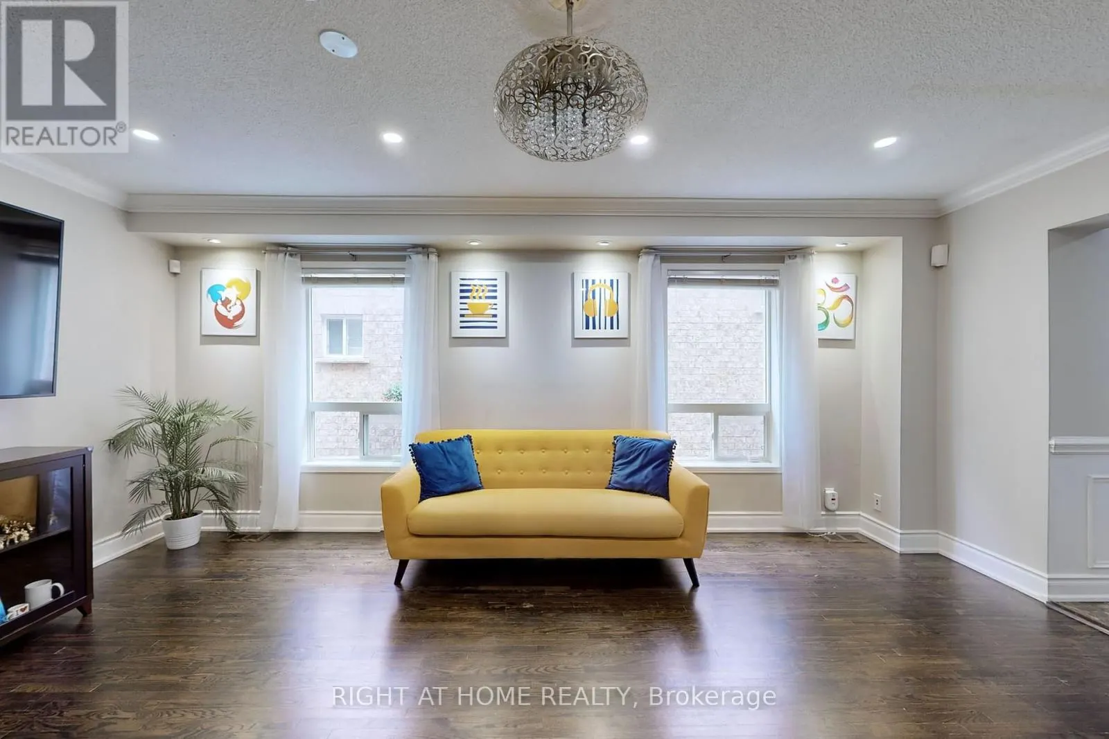 UPPER - 30 CASABEL DRIVE