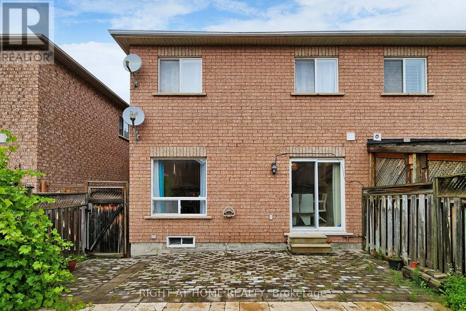 UPPER - 30 CASABEL DRIVE