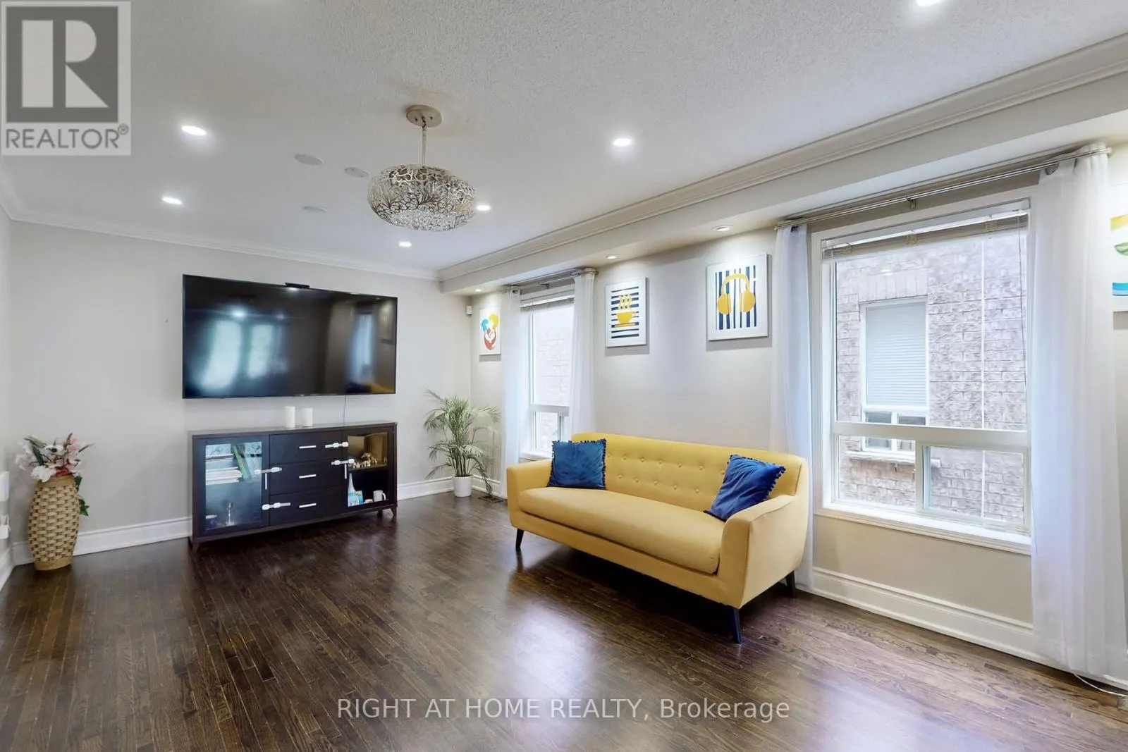 UPPER - 30 CASABEL DRIVE