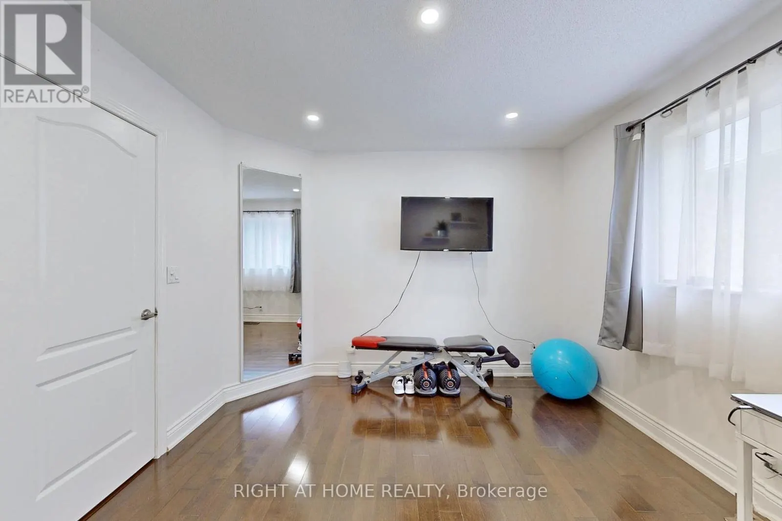 UPPER - 30 CASABEL DRIVE