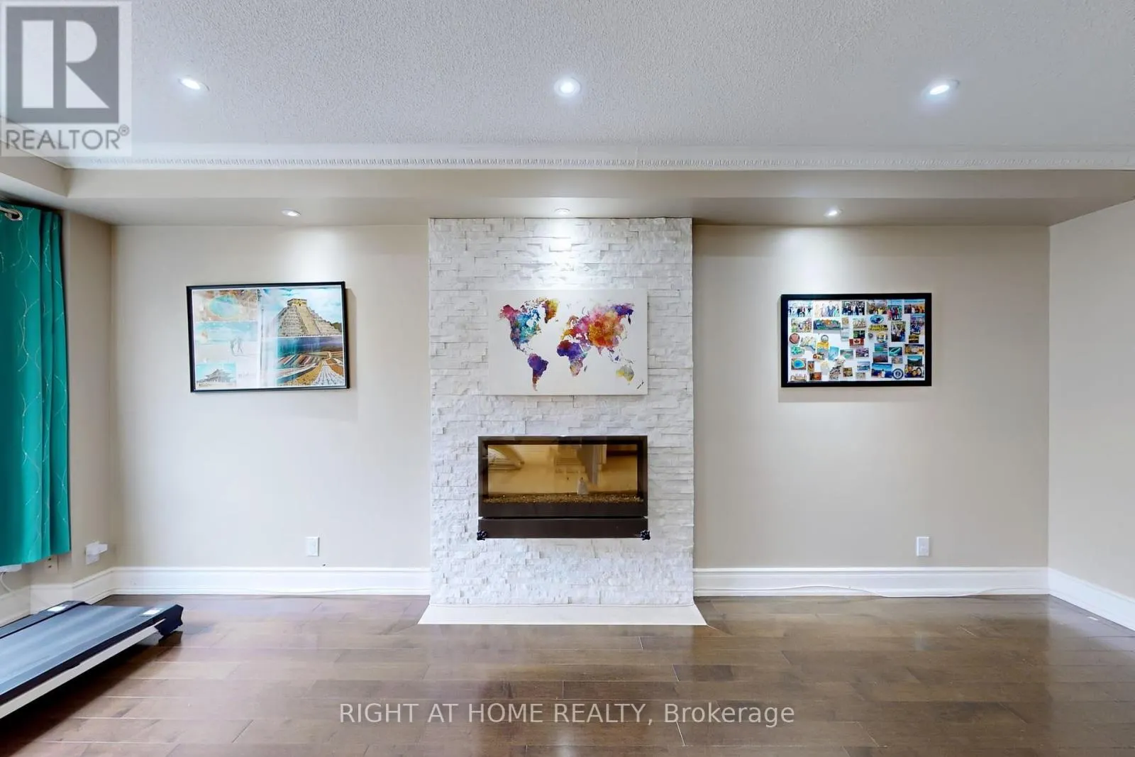 UPPER - 30 CASABEL DRIVE