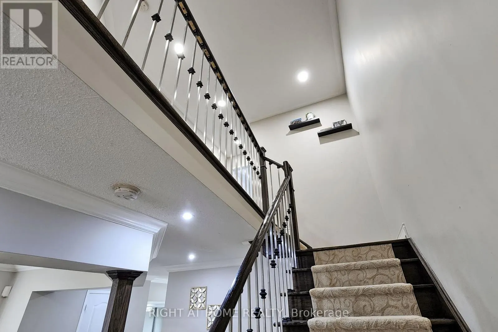 UPPER - 30 CASABEL DRIVE
