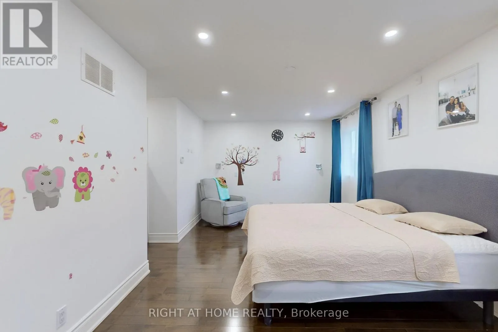 UPPER - 30 CASABEL DRIVE