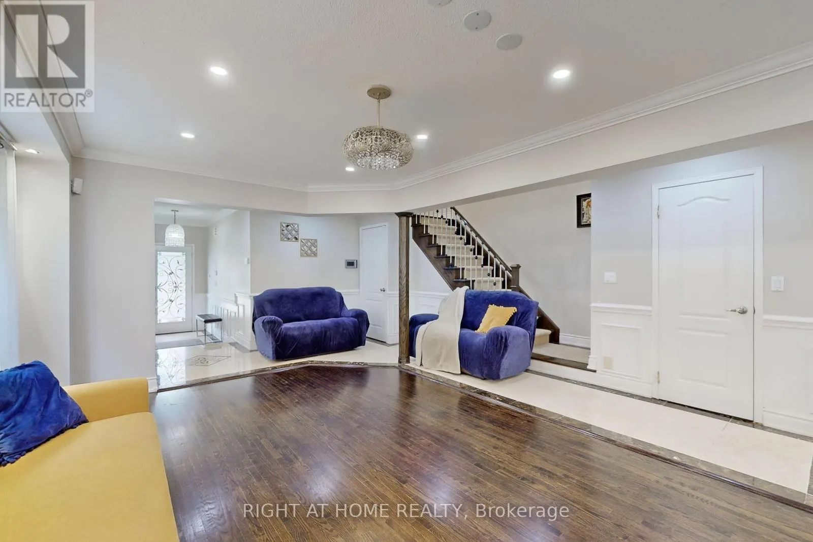 UPPER - 30 CASABEL DRIVE