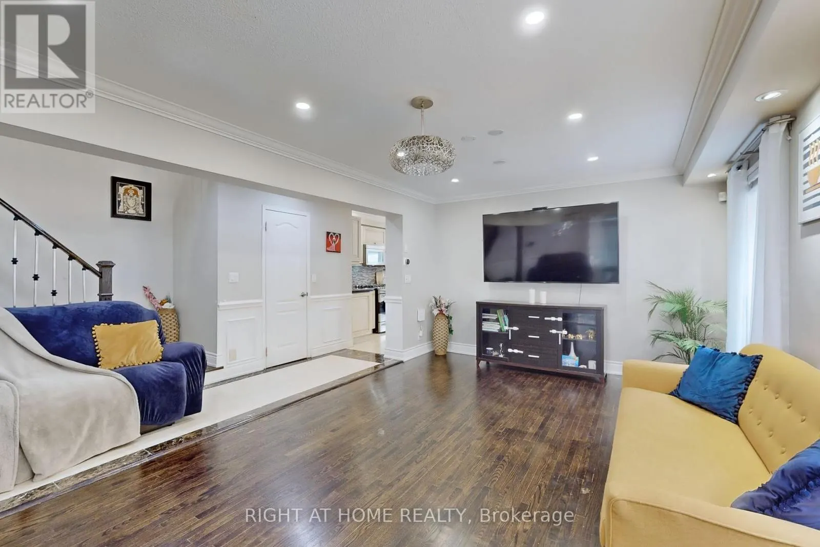UPPER - 30 CASABEL DRIVE