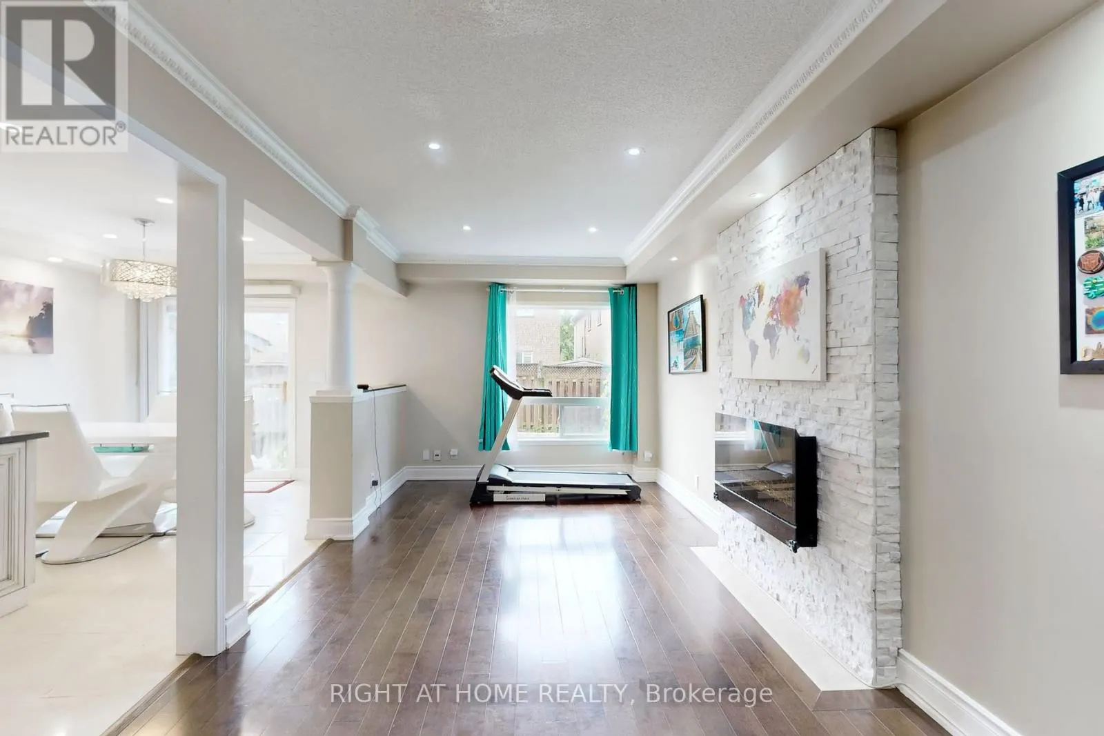 UPPER - 30 CASABEL DRIVE